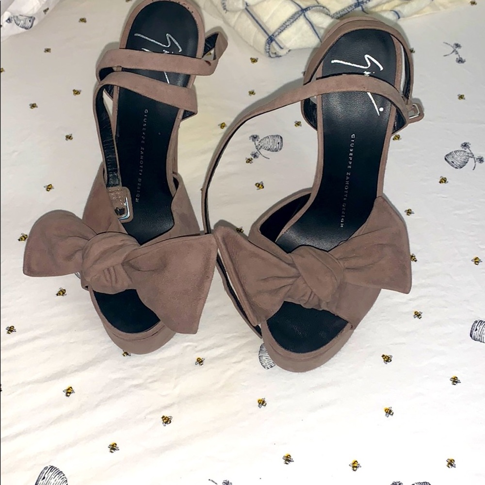 Giuseppe Zanotti Suede Platform Heel